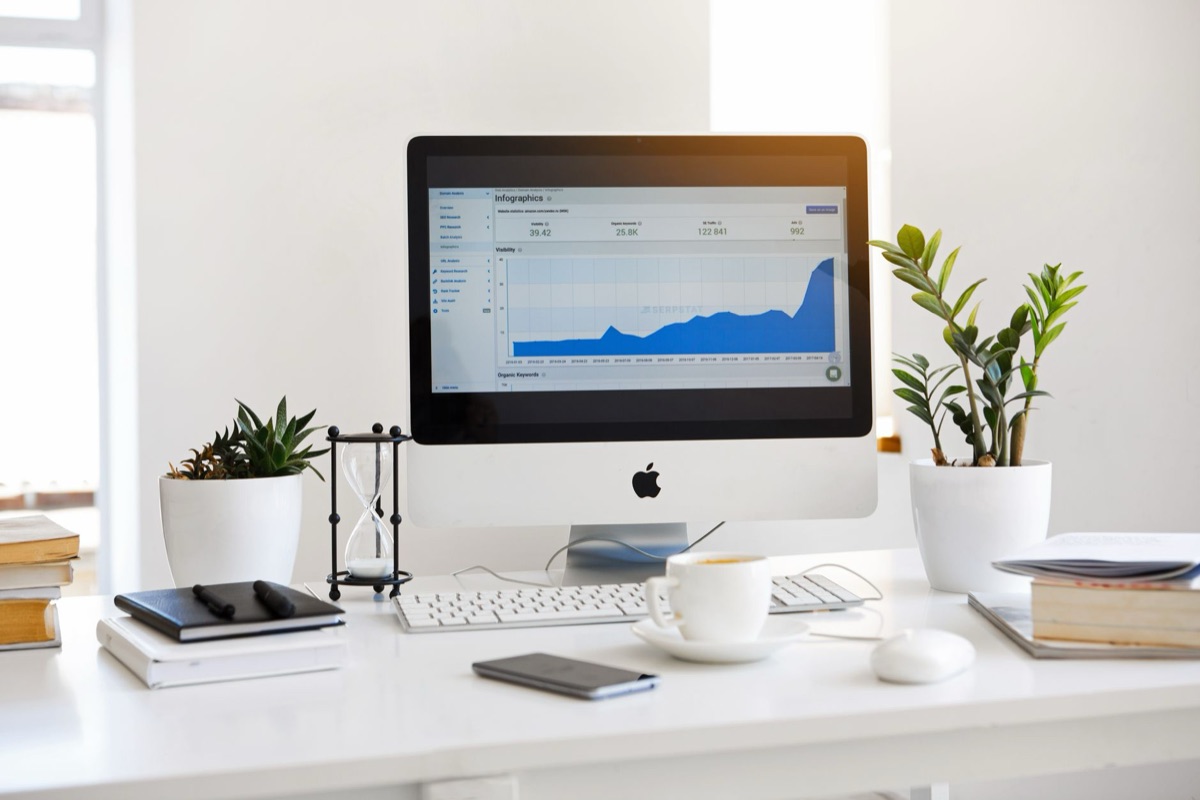 Wi-Fi signal strength meter in office