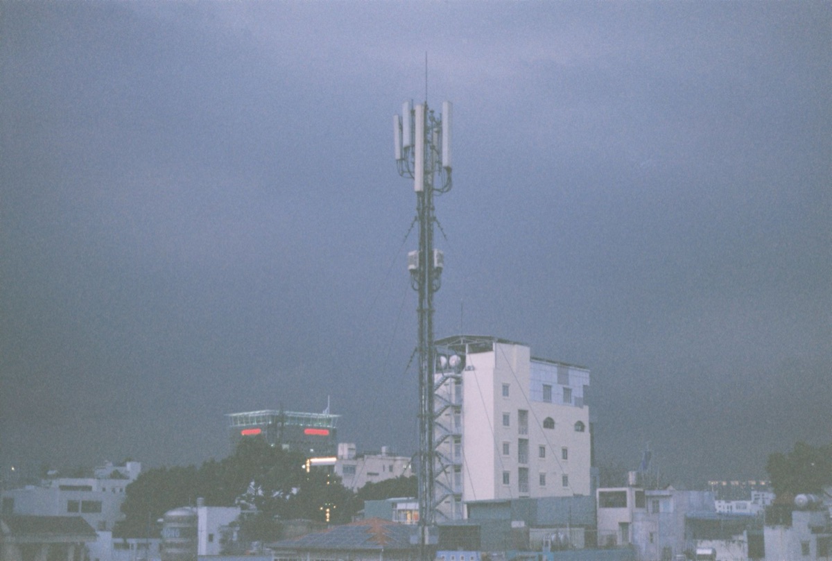 teléfono con antena de red