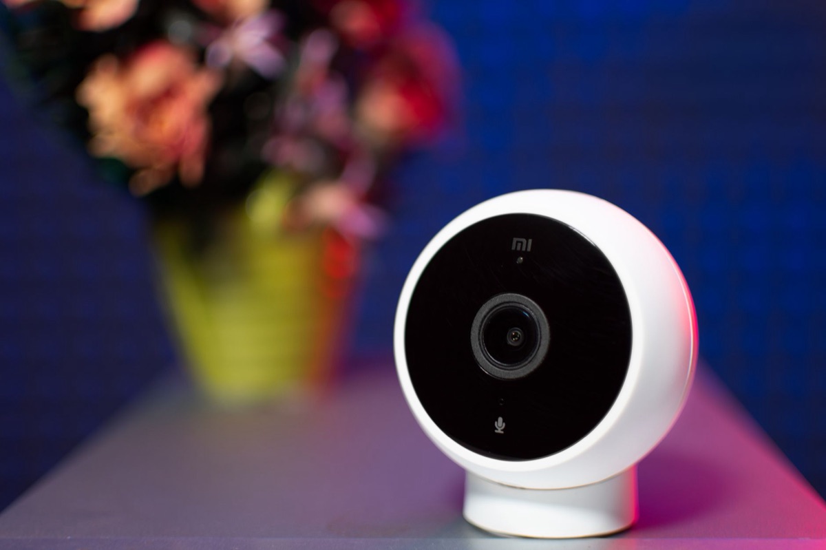 Smart home security camera with blue light
