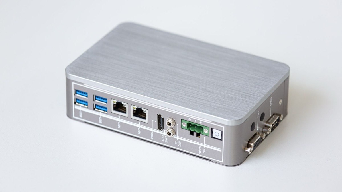 Rete con router e porte etichettate