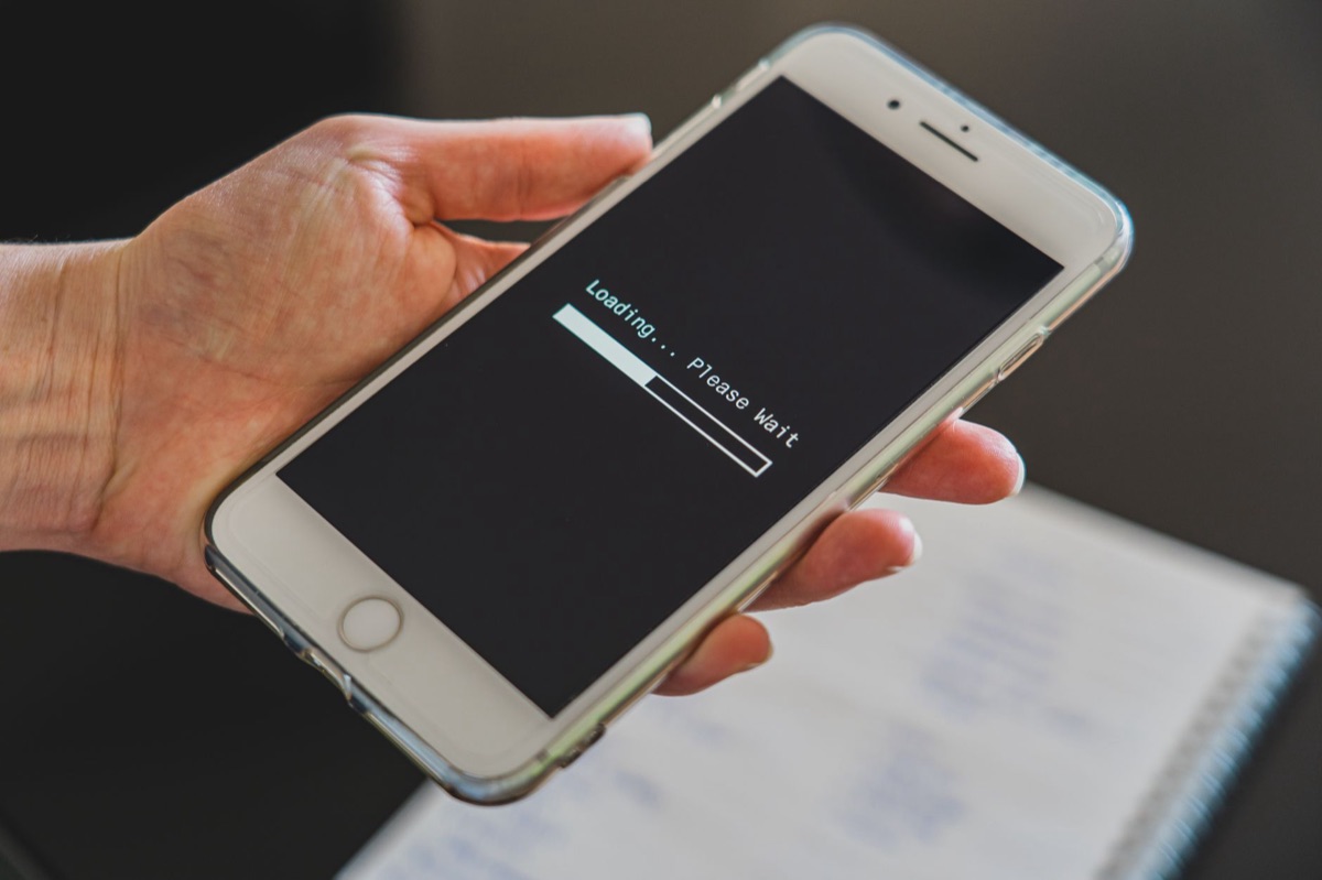 Wi-Fi signal strength meter and mobile network indicator